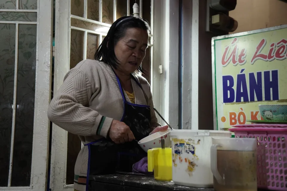 Không gian quán buổi tối